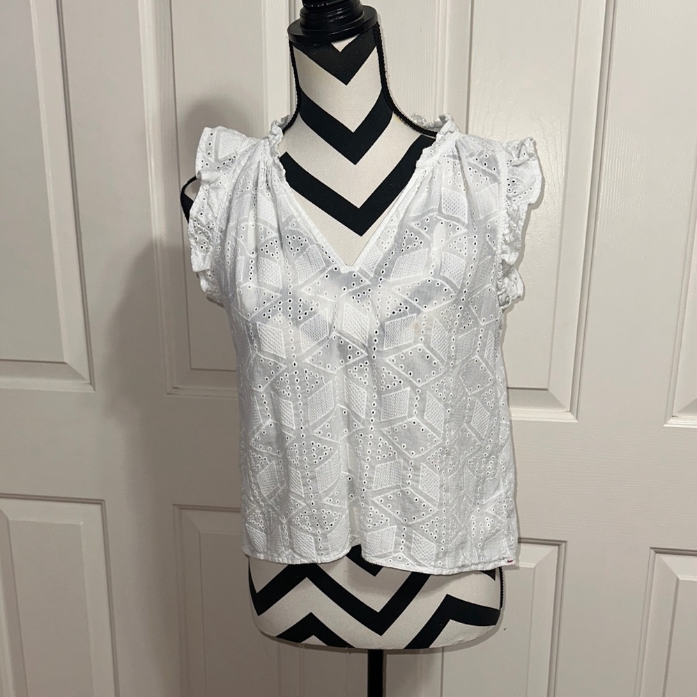 XiRENA White Eyelet Blouse with Ruffle Sleeves